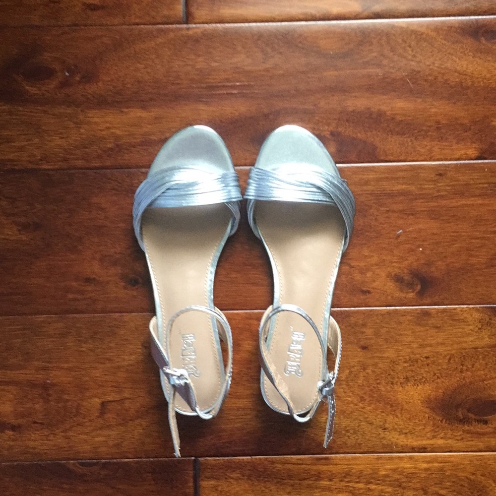 Silver Low-heel Dress Sandals
